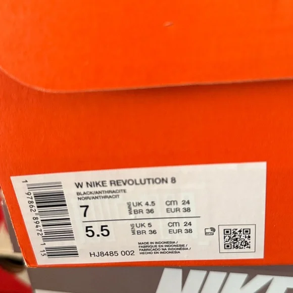 Nike WoMen's Black Athletic Sneakers - Picture 2 of 4